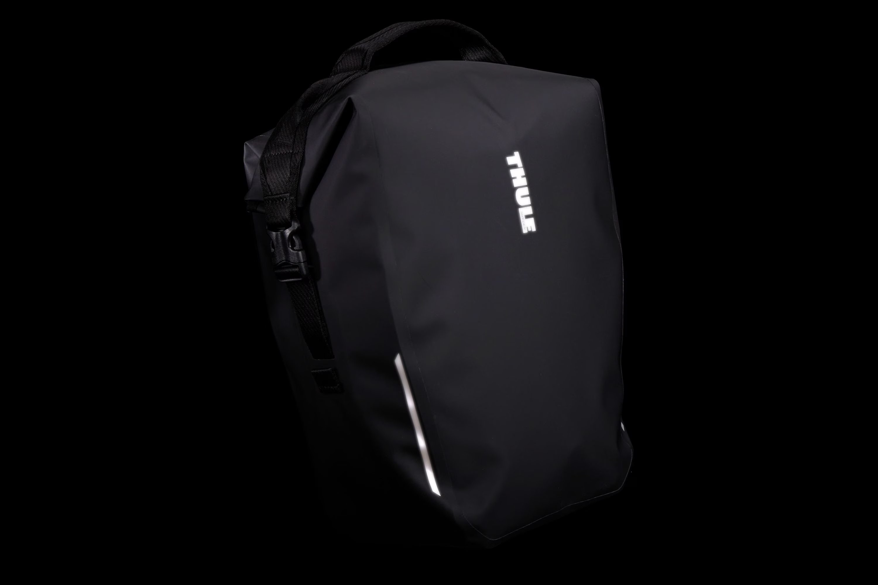 Thule 5476 Shield Pannier 22L with InLock Black