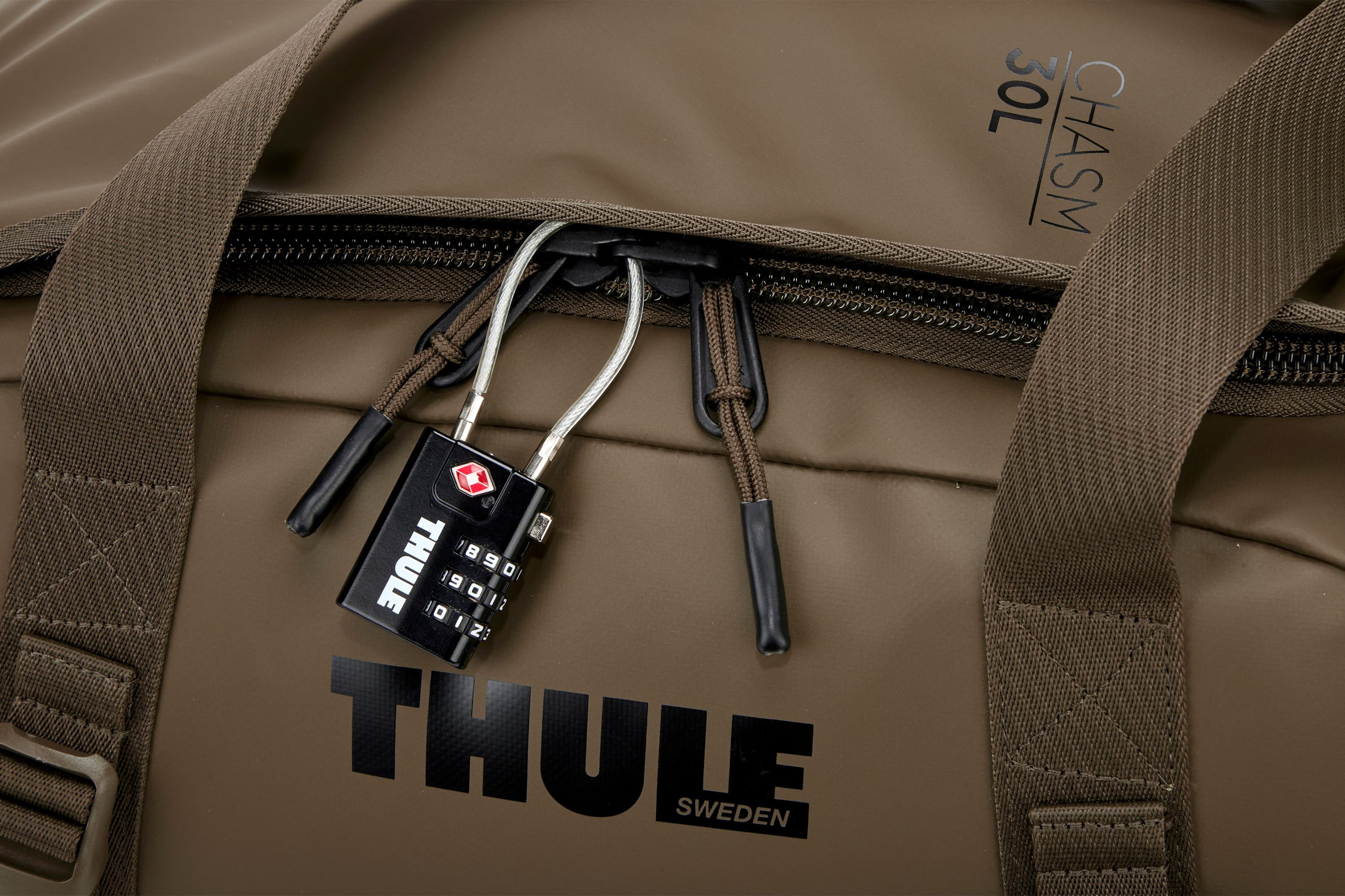 Thule 5587 Chasm 30L duffel bag deep khaki